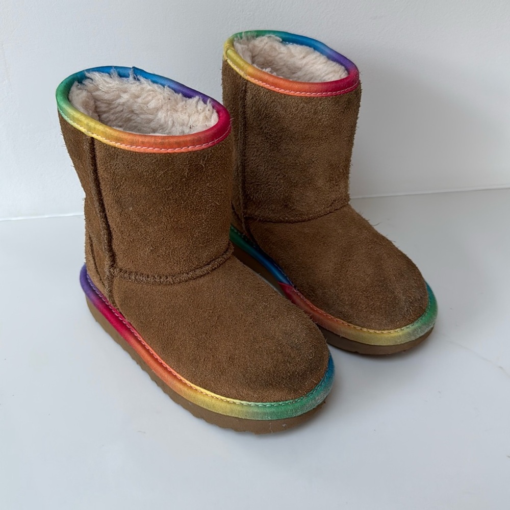Ugg Classic Short Chestnut with Rainbow Trim size 9 toddler